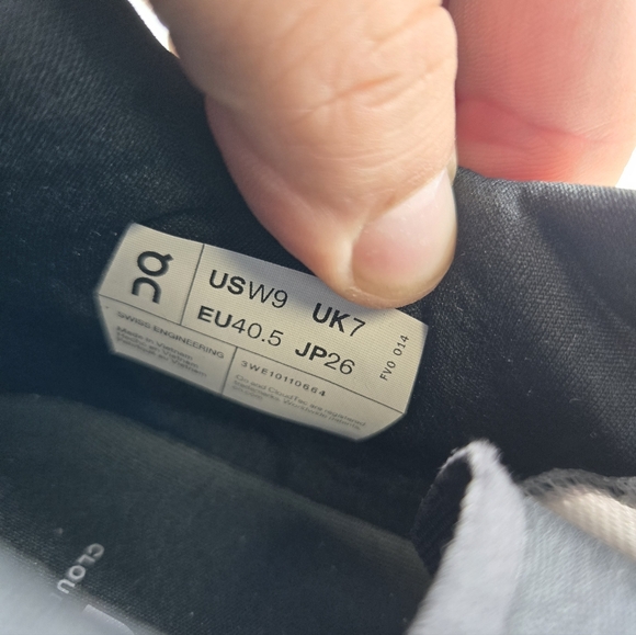 ON Cloudmonster 2 Size 9 B26 - Picture 6 of 7